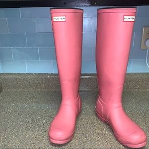Tall pink Hunter boots! 💕